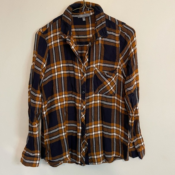 Size small flannel - Picture 1 of 4